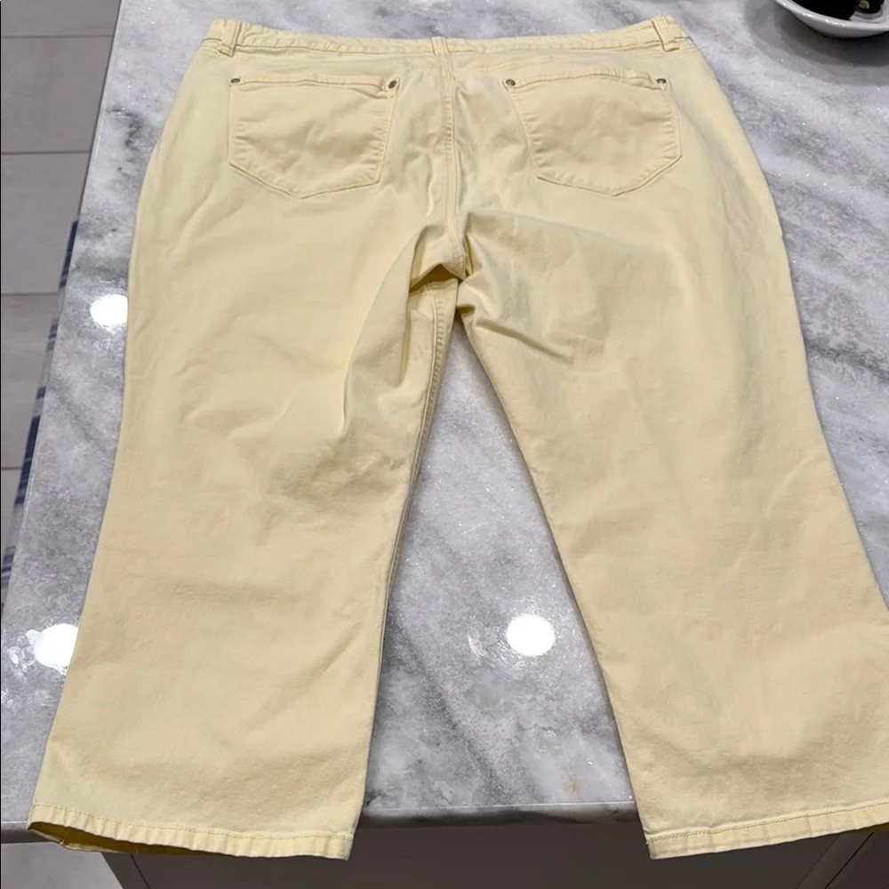 Bandolino Riley Relaxed Capris Yellow Cropped Pants 16 - Picture 3 of 6